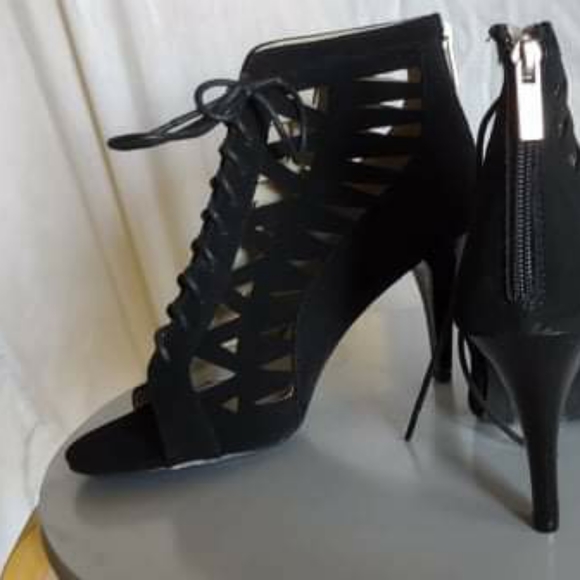 👠 - Picture 1 of 1